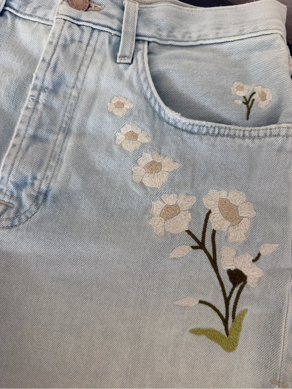 7 For All Mankind Light Blue Denim Shorts with White Floral Embroidery - Picture 1 of 3